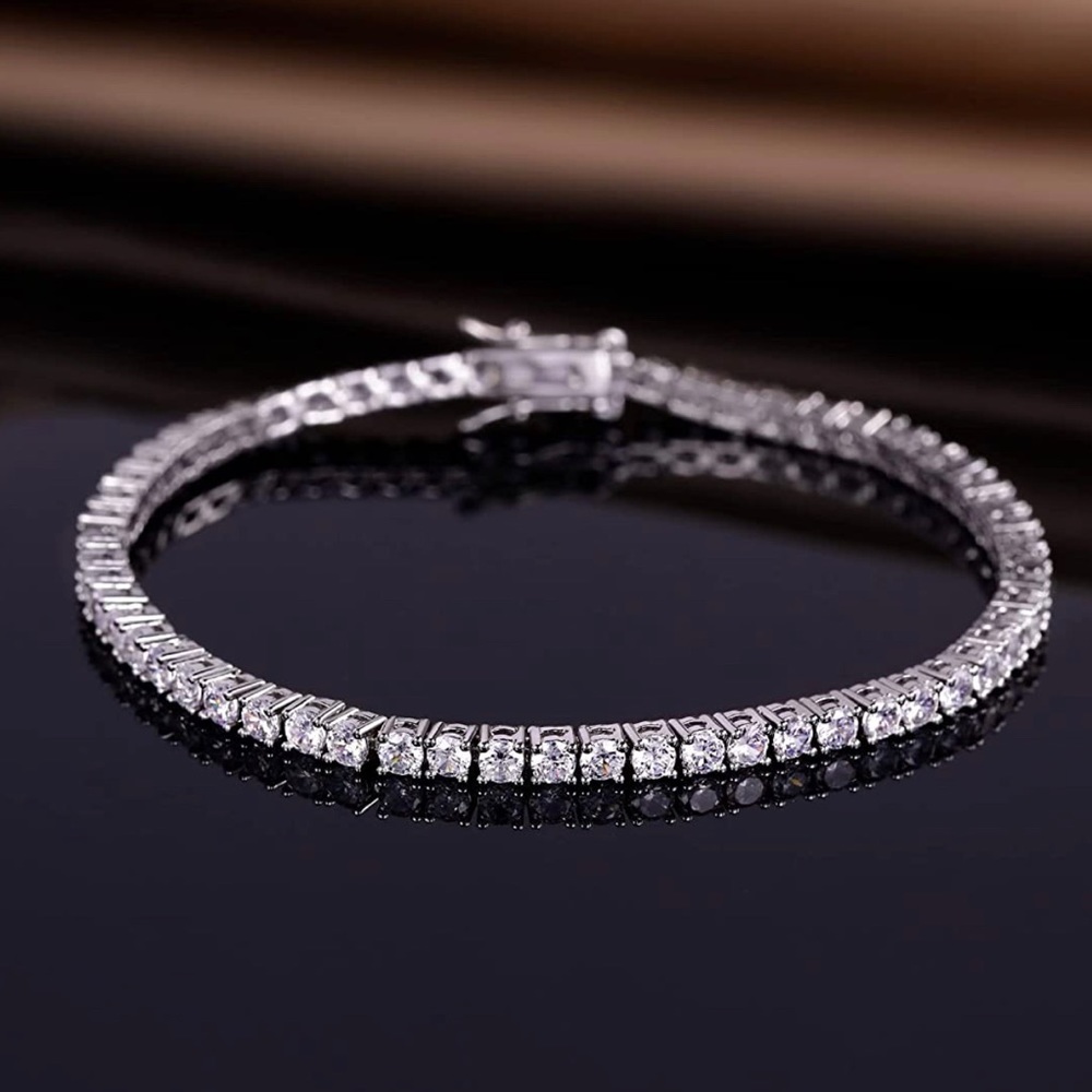 NWOT High shine crystal tennis bracelet.